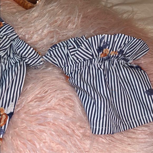 Off-The-Shoulder Ruffled Crop Top - Picture 5 of 7